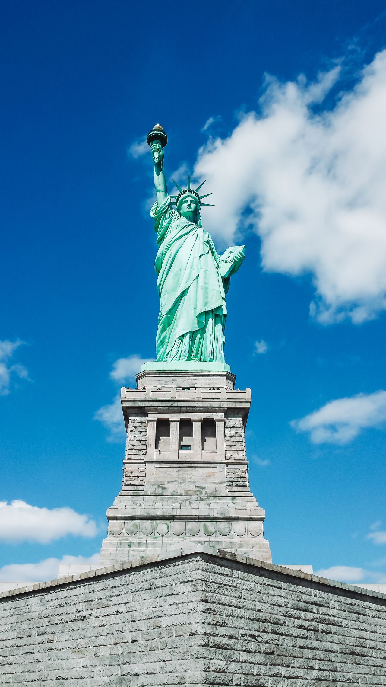 Why the US is an eSIM First Travel Market for International Visitors